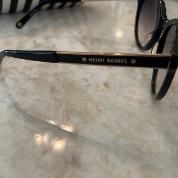Henri Bendel Black Sunglasses with Striped Case - Picture 4 of 5